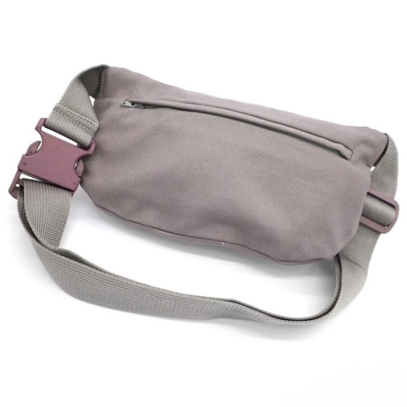 Fondation Louis Vuitton Bum Bag/ Waist Bag - Picture 4 of 8